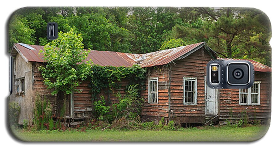 Betsy Kerrison Parkway Galaxy S5 Case featuring the photograph Vacant Rural Home by Patricia Schaefer