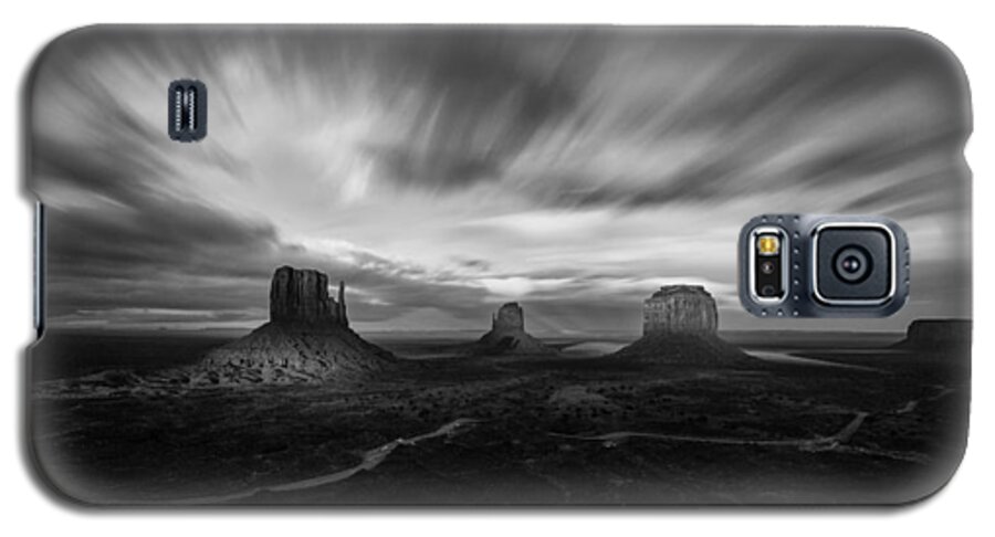 Monument Valley Galaxy S5 Case featuring the photograph Valley of Time by Tassanee Angiolillo