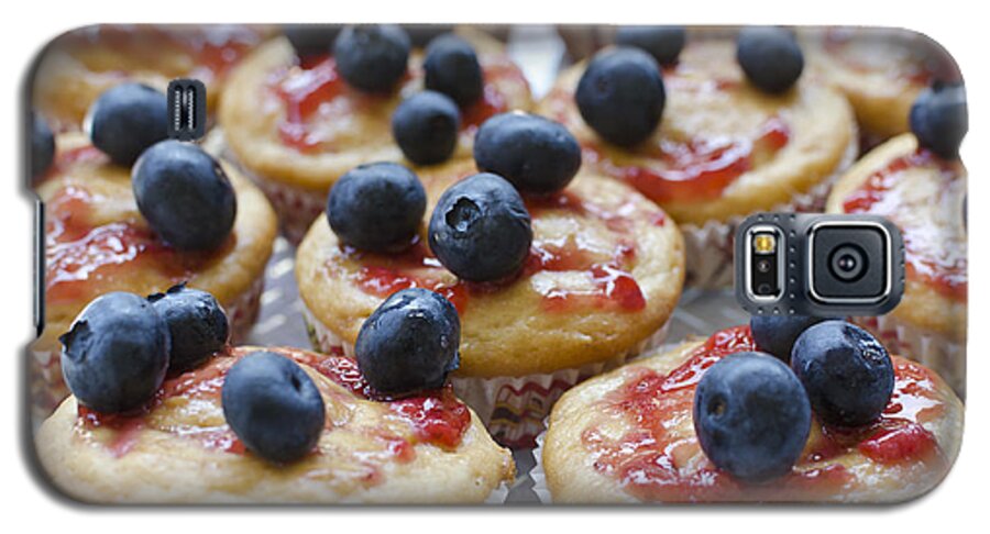 Blueberries Galaxy S5 Case featuring the photograph Vanilla cupcakes with fresh blueberries by Maria Janicki