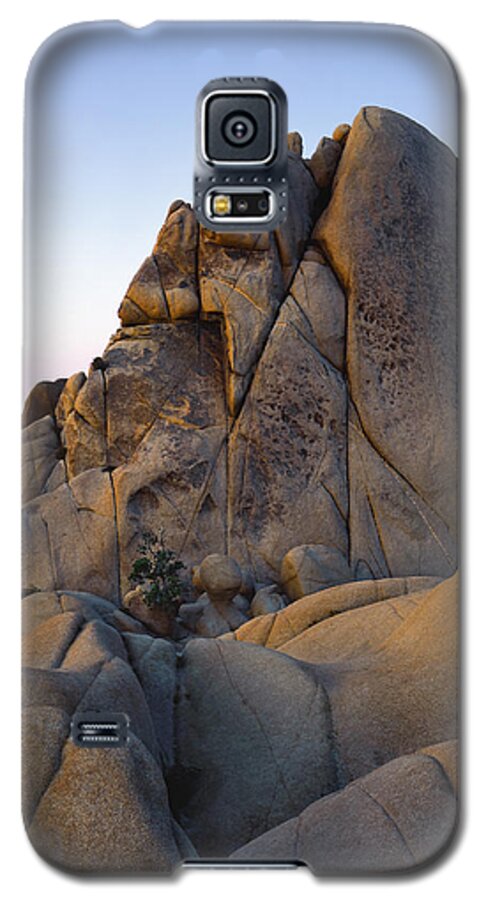 Rock Galaxy S5 Case featuring the photograph Vent Top Rock by Paul Breitkreuz