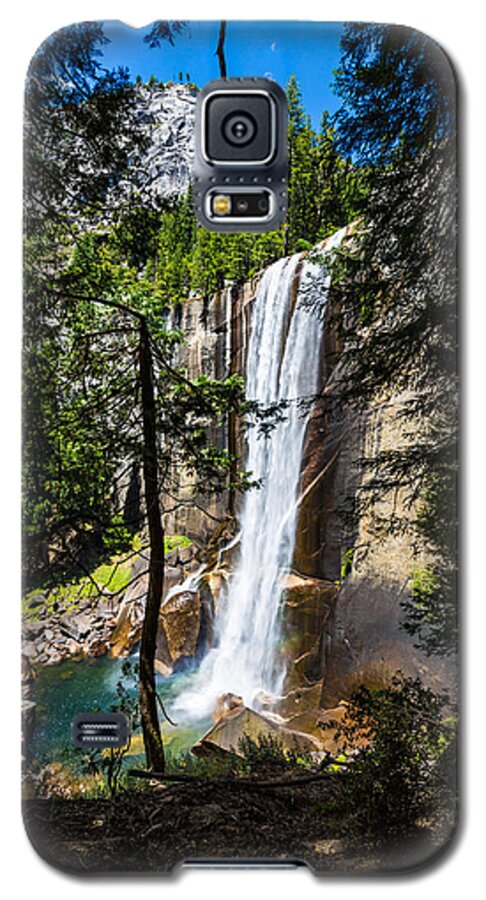 Yosemite Galaxy S5 Case featuring the photograph Vernal Falls Through the Trees by Mike Lee
