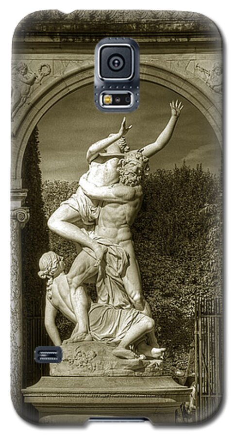 Versailles Sculpture Galaxy S5 Case featuring the photograph Versailles Colonnade and Sculpture by Michael Kirk