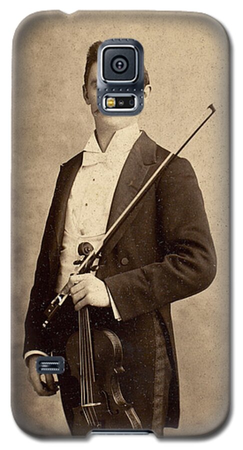 1890 Galaxy S5 Case featuring the photograph Violinist, C1900 by Granger