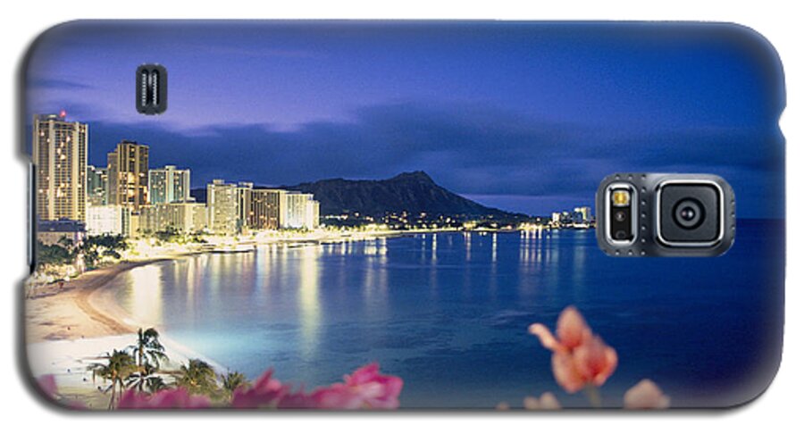 16-csm0322 Galaxy S5 Case featuring the photograph Waikiki Twilight by Tomas del Amo - Printscapes