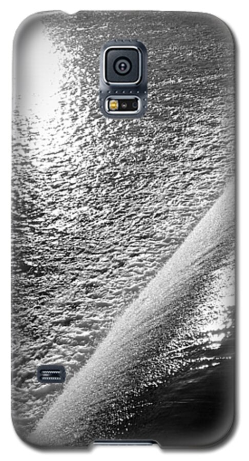 Philadelphia Galaxy S5 Case featuring the photograph Water and Light by Photographic Arts And Design Studio