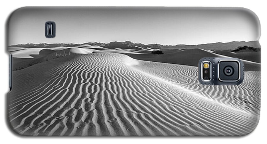 Horizontal Galaxy S5 Case featuring the photograph Waves in the distance by Jon Glaser