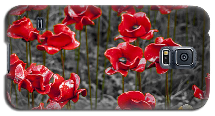 Tower Of London Blood Swept Lands And Seas Of Red Ceramic Poppy Display. Galaxy S5 Case featuring the photograph We will remember them by S J Bryant