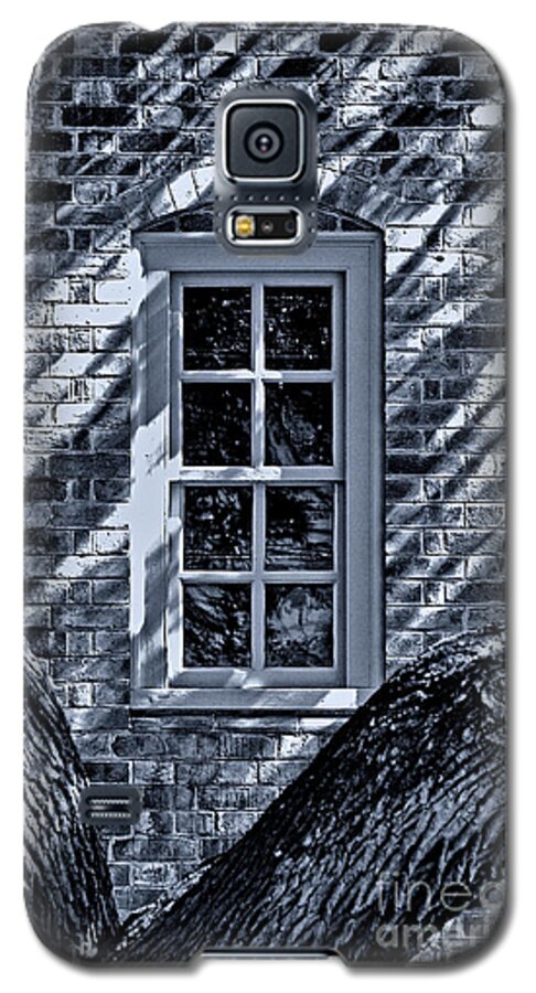 Williamsburg Galaxy S5 Case featuring the photograph Williamsburg Window by Nigel Fletcher-Jones