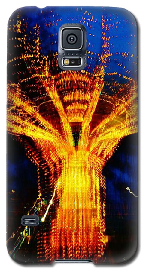 Galaxy S5 Case featuring the photograph Zeus by Daniel Thompson