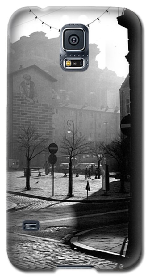 Brussels Galaxy S5 Case featuring the photograph A Square in Old Brussels by Peter Mooyman