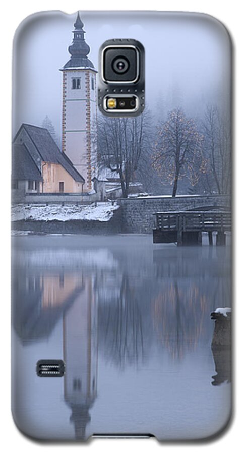 Bohinj Galaxy S5 Case featuring the photograph First dawn #1 by Ian Middleton