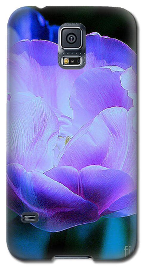 Tulip Galaxy S5 Case featuring the photograph Avatar's Tulip by Rory Siegel