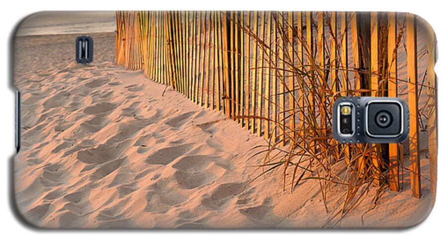 Alone Galaxy S5 Case featuring the photograph Dune Fence by Kyle Lee