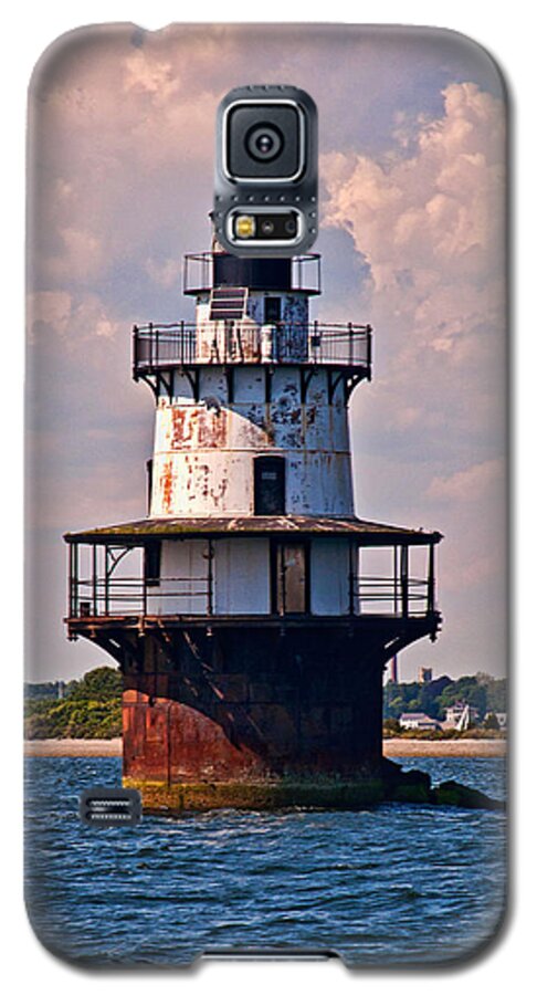 Lighthouse Galaxy S5 Case featuring the photograph King of the Bay by Nancy De Flon