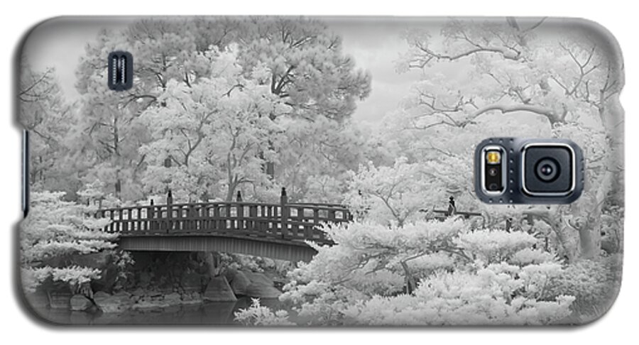 Morikami Galaxy S5 Case featuring the photograph Morikami Japanese Gardens by Rolf Bertram
