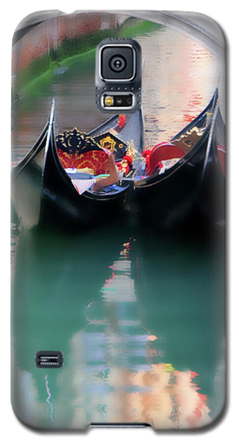Europe Galaxy S5 Case featuring the photograph Ready for Romance by Vicki Hone Smith