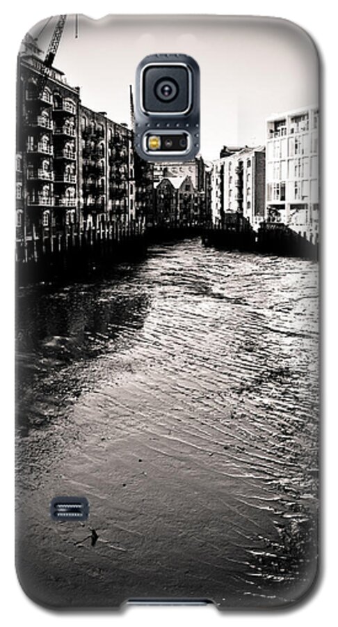 Lenny Carter Galaxy S5 Case featuring the photograph Shad Thames Wharf by Lenny Carter