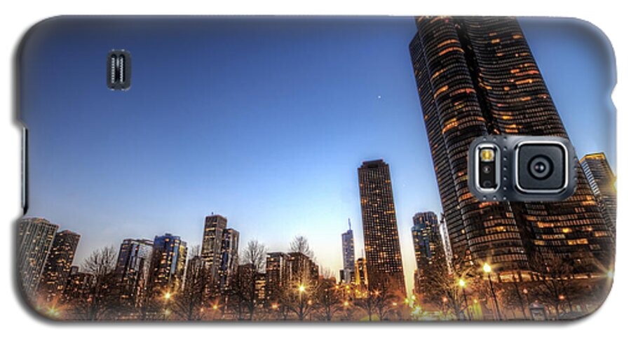 Hdr Galaxy S5 Case featuring the photograph Twilight in Chicago by Brad Granger