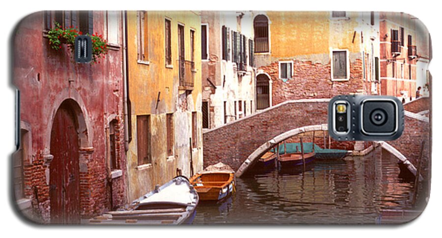 Pastels Galaxy S5 Case featuring the photograph Venice Bridge over a Small Canal. by Tom Wurl