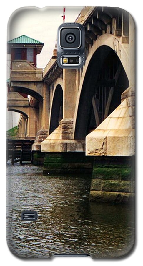 Bridge Galaxy S5 Case featuring the photograph Washington Bridge by John Scates