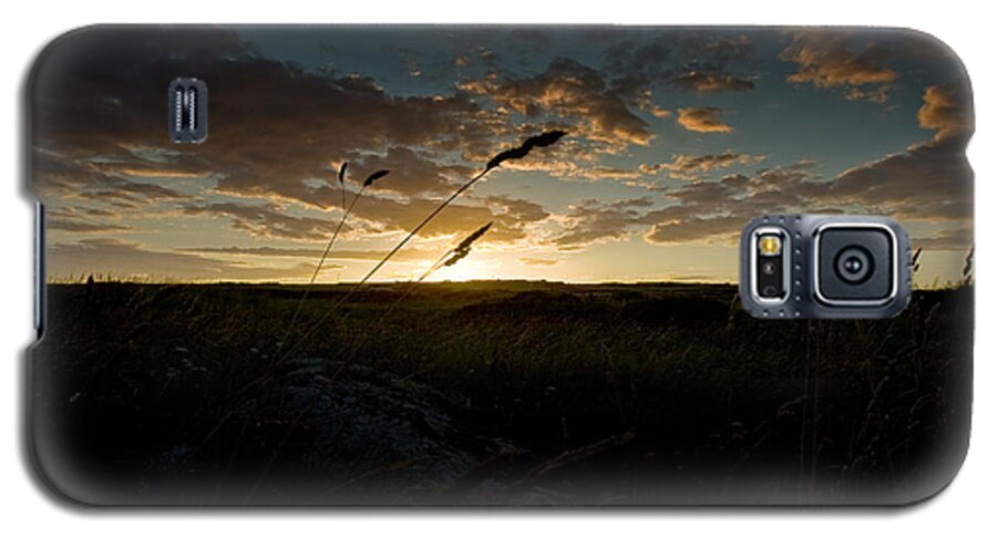 Sunset Galaxy S5 Case featuring the photograph Wheat Fields by B Cash