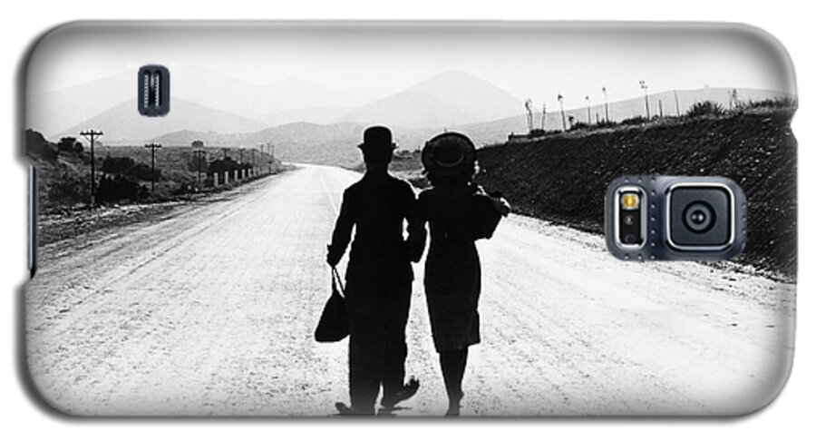 Charlie Galaxy S5 Case featuring the photograph Modern Times 1936 by Granger