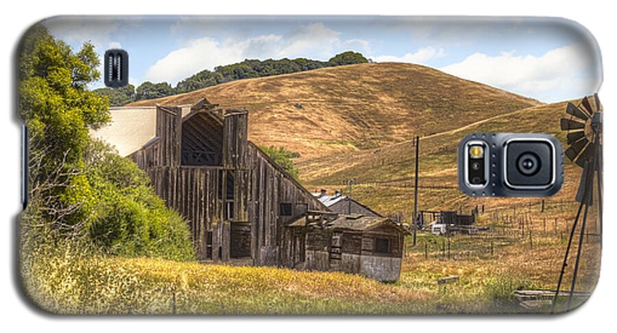 Gray Galaxy S5 Case featuring the photograph Old Barn #1 by Bruce Bottomley