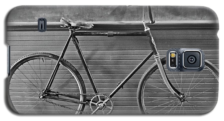 Black And White Photo Of Antique Bike Galaxy S5 Case featuring the photograph 1895 Bicycle by Joan Reese