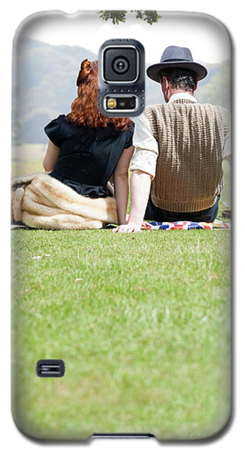 1940s Galaxy S5 Case featuring the photograph 1940s Couple Sitting In The Sunshine by Lee Avison