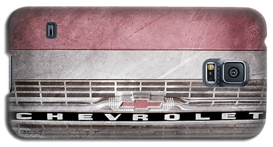 1961 Chevrolet Corvair Pickup Truck Grille Emblem Galaxy S5 Case featuring the photograph 1961 Chevrolet Corvair Pickup Truck Grille Emblem -0130ac by Jill Reger