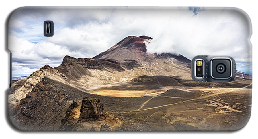 New Zealand Galaxy S5 Case featuring the photograph Tongariro Alpine crossing in New Zealand #4 by Didier Marti