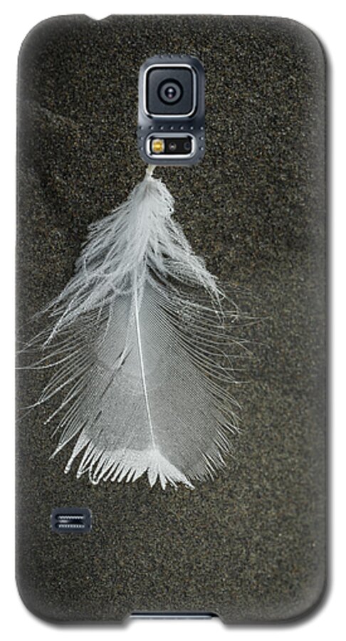 Feather Galaxy S5 Case featuring the photograph A Feather at the Edge of the Water by Robert Potts