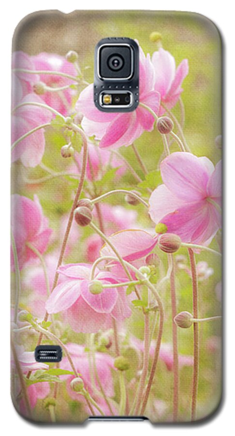 Anemone Galaxy S5 Case featuring the photograph Anemone Dance by Diane Fifield