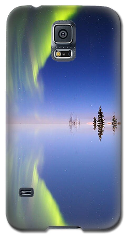 Alaska Galaxy S5 Case featuring the photograph Aurora Mirrored by Ed Boudreau