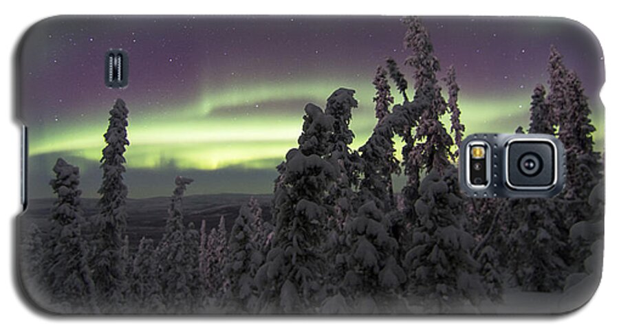 40 Below Galaxy S5 Case featuring the photograph Auroral Horizon by Ian Johnson