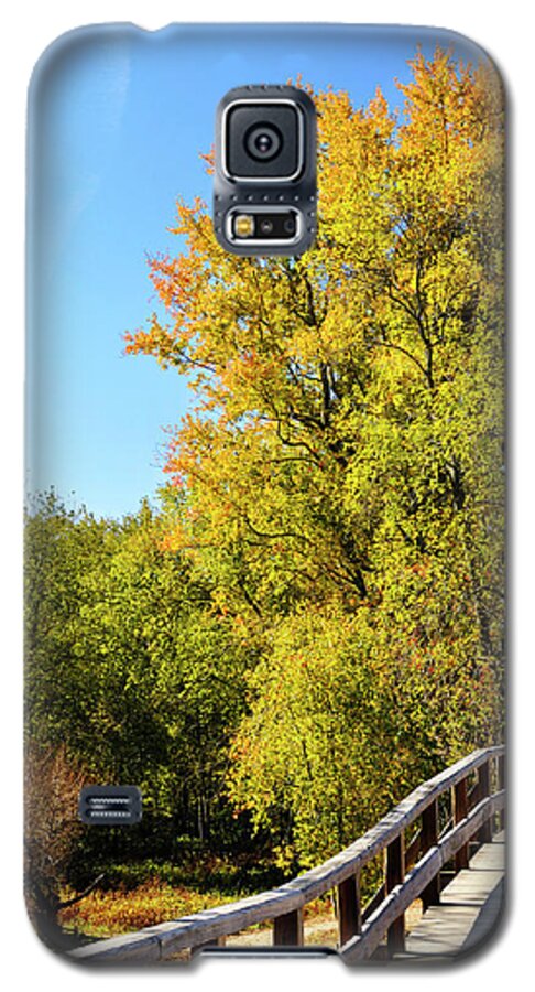 Autumn Galaxy S5 Case featuring the photograph Autumnal North Bridge by Luke Moore