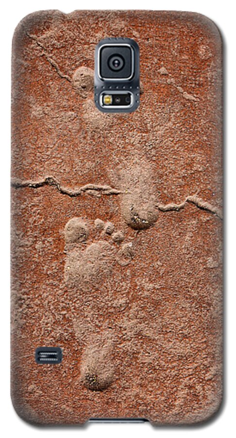 Footsteps Galaxy S5 Case featuring the photograph Baby Footsteps Etched In Stone by Tracie Schiebel