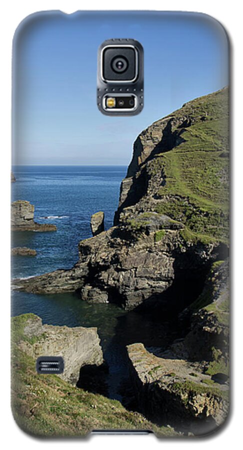 Dennis Point Galaxy S5 Case featuring the photograph Backways Cove near Trebarwith by Pete Hemington