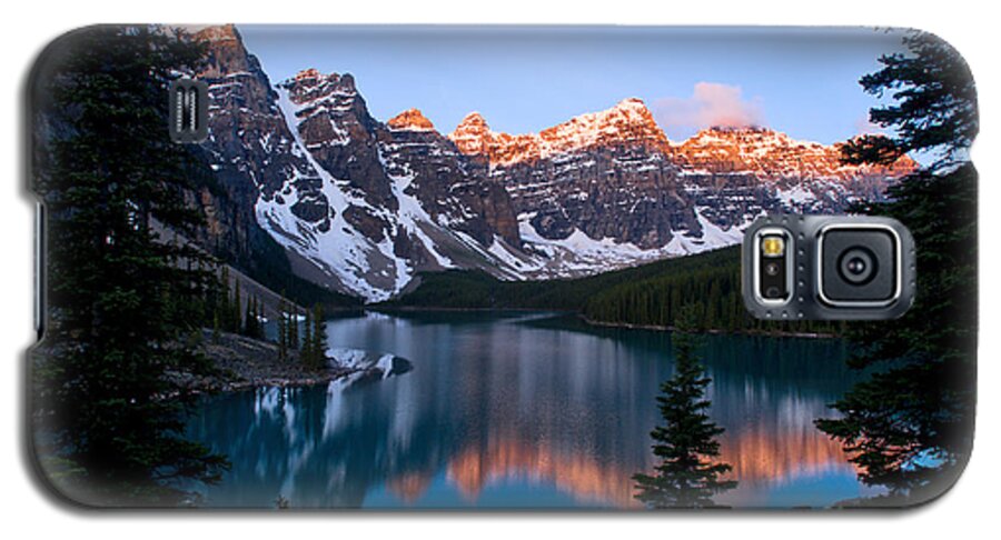 Moraine Lake Galaxy S5 Case featuring the photograph Banff - Moraine Lake Sunrise by Terry Elniski