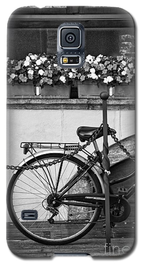 Black And White Galaxy S5 Case featuring the photograph Bicycle with flowers by Silvia Ganora
