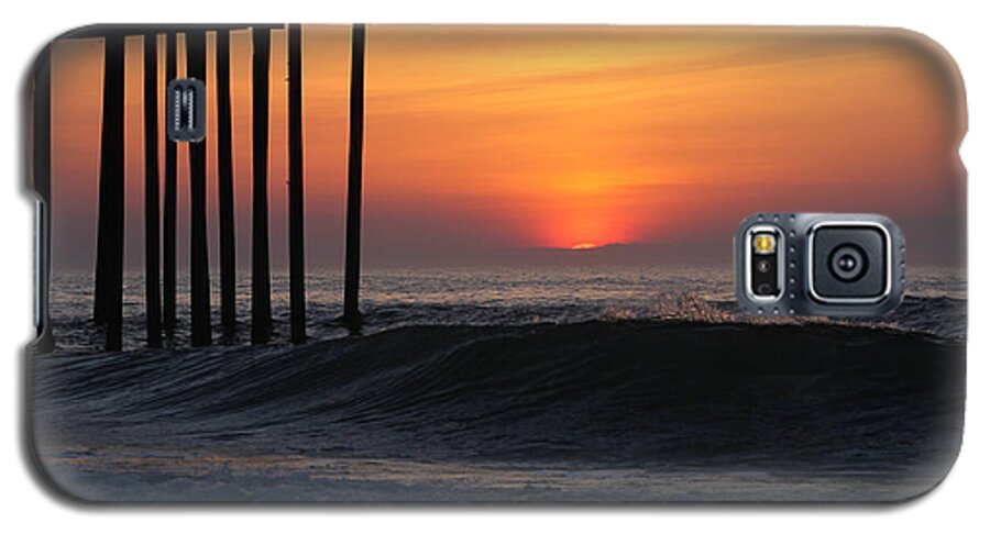 Sun Galaxy S5 Case featuring the photograph Breaking Sunrise by Robert Banach