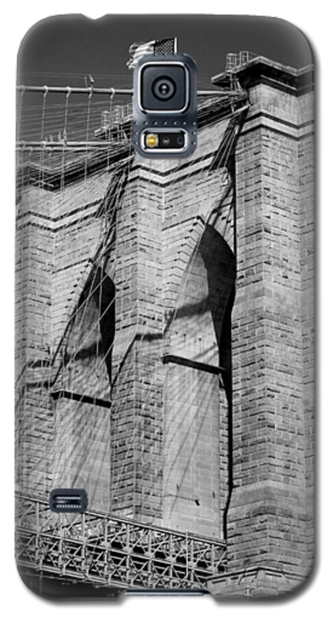 Brooklyn Galaxy S5 Case featuring the photograph Brooklyn Bridge by Steve Parr