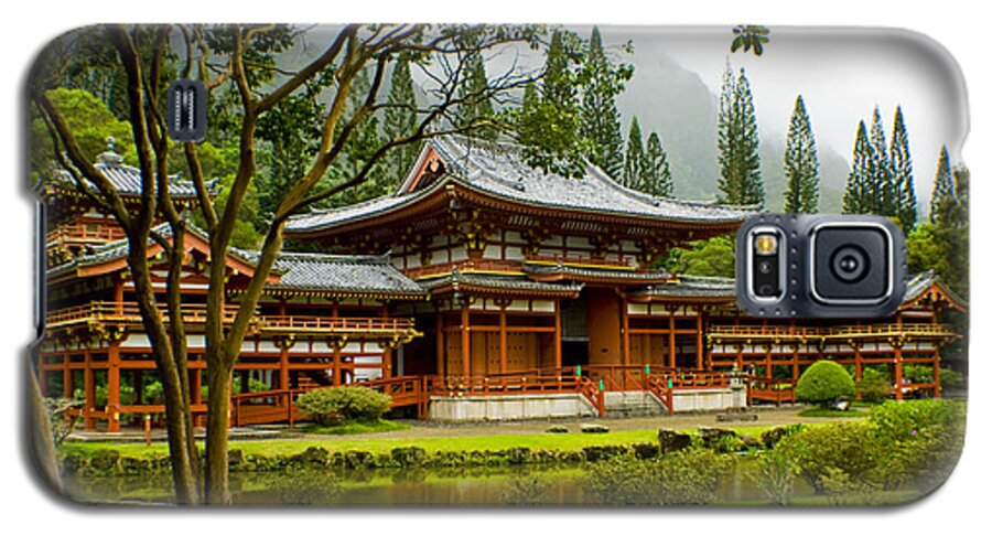 Temple Galaxy S5 Case featuring the photograph Byodo-In Temple by Rob Tullis