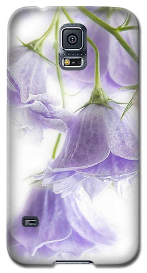 Campanula Galaxy S5 Case featuring the photograph Campanula Bells by Ann Garrett