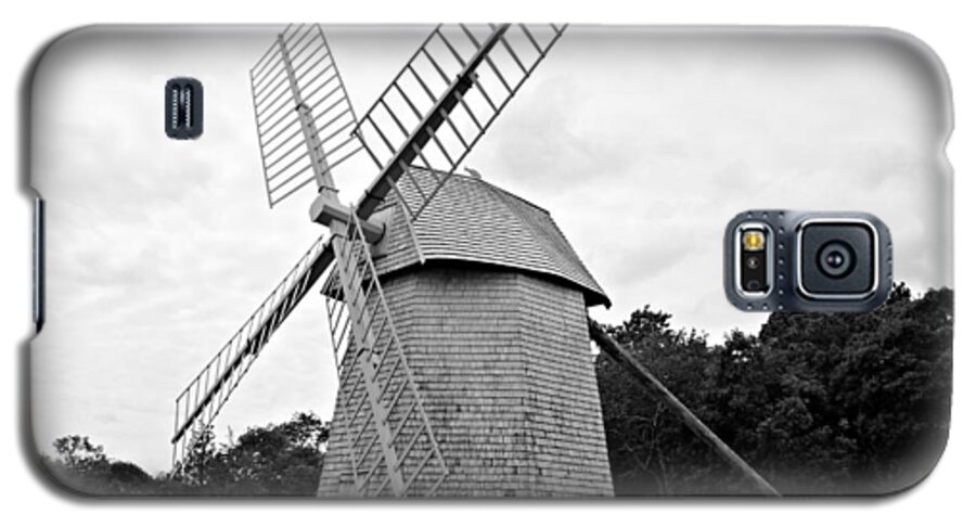 Richard Reeve Galaxy S5 Case featuring the photograph Cape Cod - Old Higgins Farm Windmill by Richard Reeve