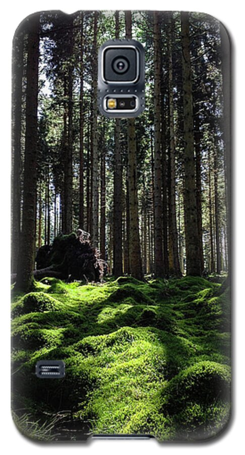 England Galaxy S5 Case featuring the photograph Carpet of Verdacy by Geoff Smith