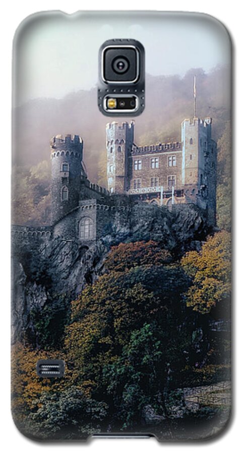 Castle Galaxy S5 Case featuring the photograph Castle In The Mist by Jim Hill