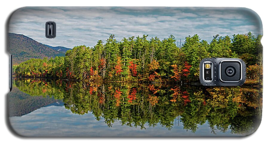 Chocorua Lke Galaxy S5 Case featuring the photograph Chocorua Lake Reflection by Liz Mackney