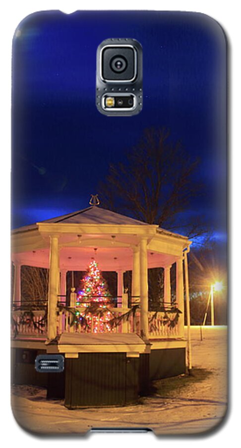Town Common Galaxy S5 Case featuring the photograph Christmas Moon over Town Common by John Burk