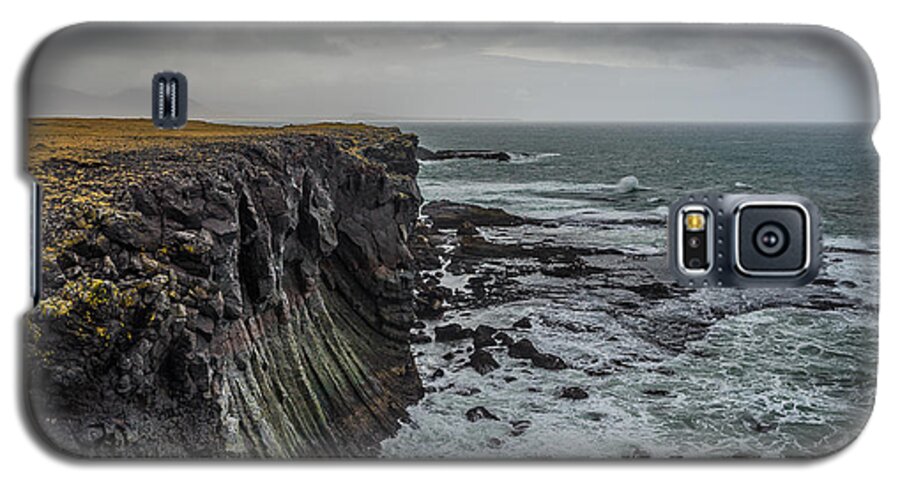 Atlantic Galaxy S5 Case featuring the photograph Cliffs at Arnarstapi by James Billings